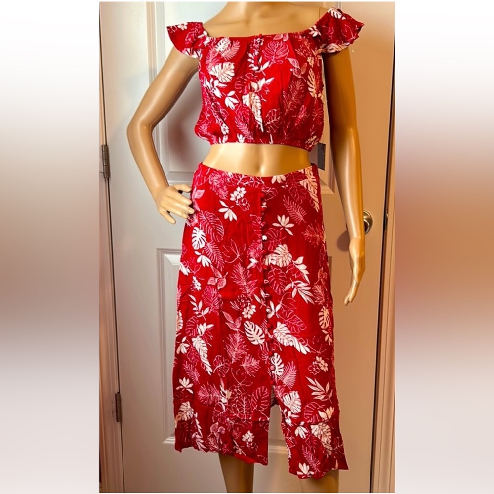NWT Active USA 2 Piece Set Top & Skirt- Red with White floral- Size Small